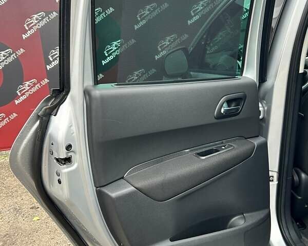 Сірий Пежо 3008, об'ємом двигуна 1.6 л та пробігом 193 тис. км за 8300 $, фото 22 на Automoto.ua