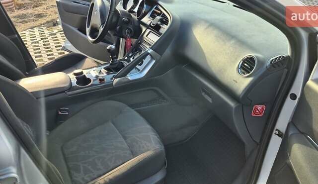 Пежо 3008 2009 в Хмельницком на Automoto.ua Серый Пежо 3008, объемом двигателя 1.6 л и пробегом 211 тыс. км за 6700 $, фото 14 на Automoto.ua