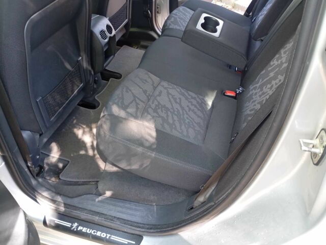 Сірий Пежо 3008, об'ємом двигуна 1.6 л та пробігом 152 тис. км за 6500 $, фото 3 на Automoto.ua