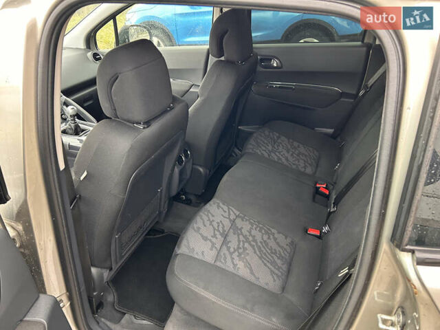 Серый Пежо 3008, объемом двигателя 1.56 л и пробегом 235 тыс. км за 7100 $, фото 6 на Automoto.ua