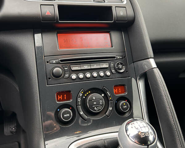 Серый Пежо 3008, объемом двигателя 1.56 л и пробегом 235 тыс. км за 7100 $, фото 10 на Automoto.ua