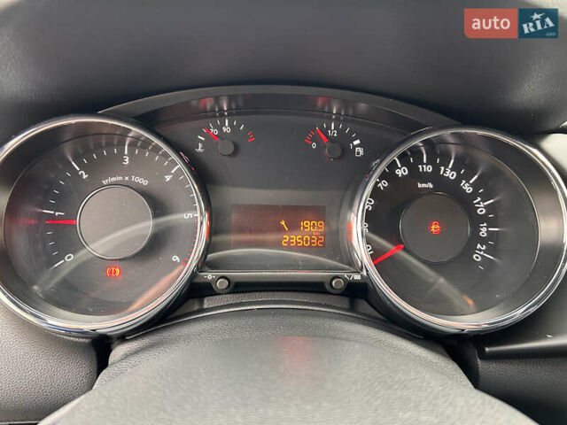 Серый Пежо 3008, объемом двигателя 1.56 л и пробегом 235 тыс. км за 7100 $, фото 9 на Automoto.ua