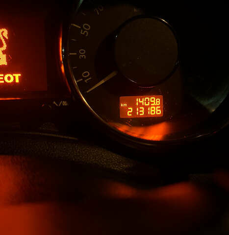 Серый Пежо 3008, объемом двигателя 1.6 л и пробегом 213 тыс. км за 8200 $, фото 15 на Automoto.ua