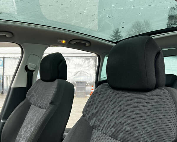 Серый Пежо 3008, объемом двигателя 1.6 л и пробегом 225 тыс. км за 8000 $, фото 20 на Automoto.ua