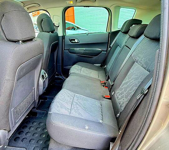 Сірий Пежо 3008, об'ємом двигуна 1.6 л та пробігом 200 тис. км за 8000 $, фото 4 на Automoto.ua