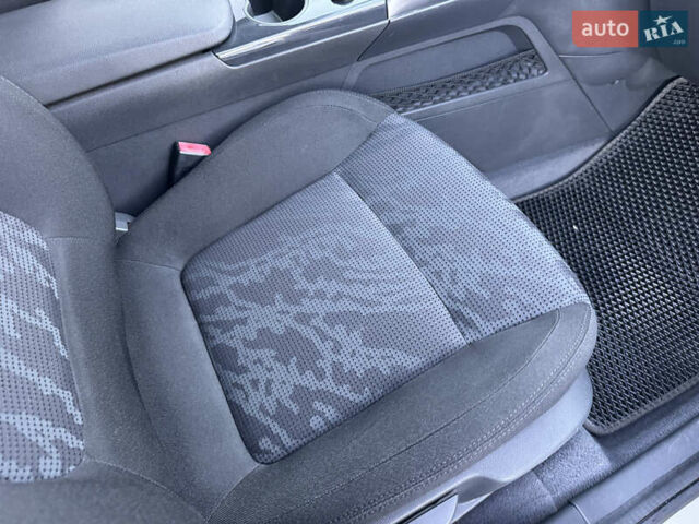 Пежо 3008 2010 в Стрые на Automoto.ua Серый Пежо 3008, объемом двигателя 1.6 л и пробегом 260 тыс. км за 6300 $, фото 31 на Automoto.ua