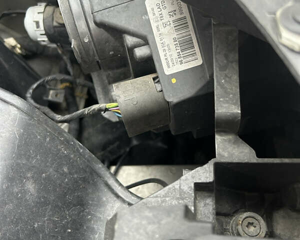 Сірий Пежо 3008, об'ємом двигуна 1.6 л та пробігом 170 тис. км за 8999 $, фото 33 на Automoto.ua