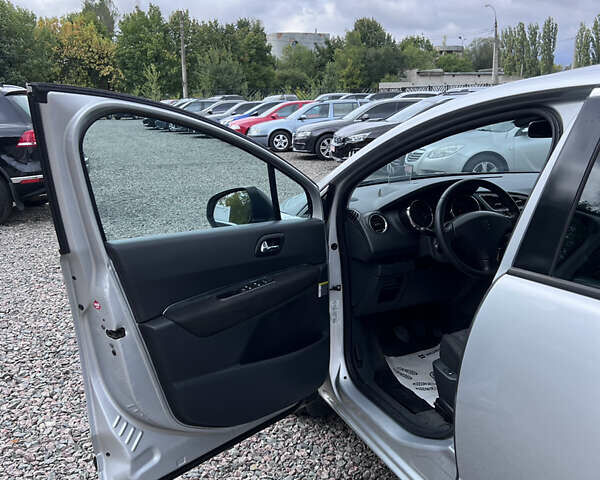 Серый Пежо 3008, объемом двигателя 1.56 л и пробегом 280 тыс. км за 7100 $, фото 9 на Automoto.ua