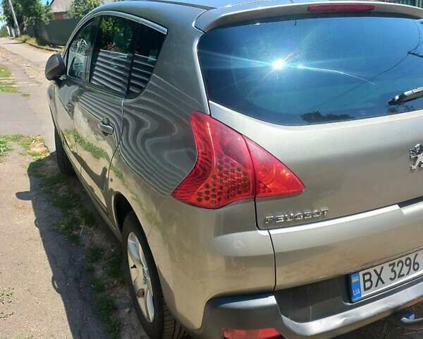 Серый Пежо 3008, объемом двигателя 1.56 л и пробегом 317 тыс. км за 7700 $, фото 1 на Automoto.ua