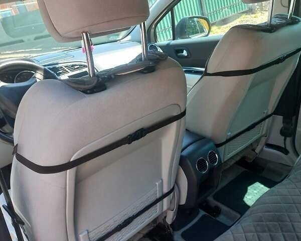 Серый Пежо 3008, объемом двигателя 1.56 л и пробегом 317 тыс. км за 7700 $, фото 10 на Automoto.ua