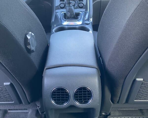 Сірий Пежо 3008, об'ємом двигуна 1.56 л та пробігом 382 тис. км за 6500 $, фото 16 на Automoto.ua