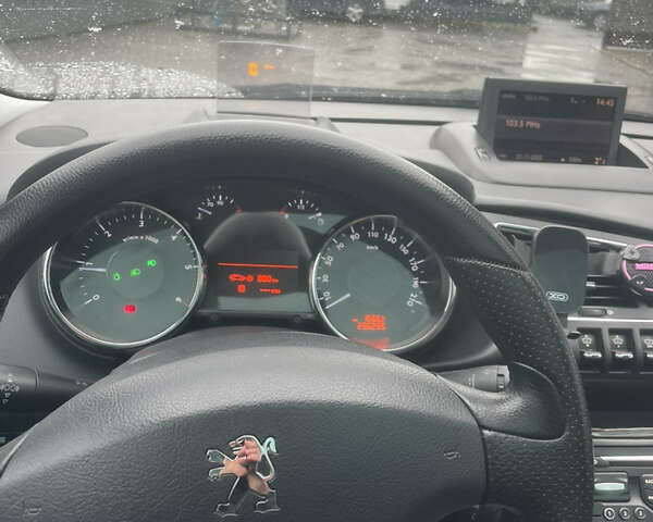 Серый Пежо 3008, объемом двигателя 1.56 л и пробегом 236 тыс. км за 8200 $, фото 7 на Automoto.ua