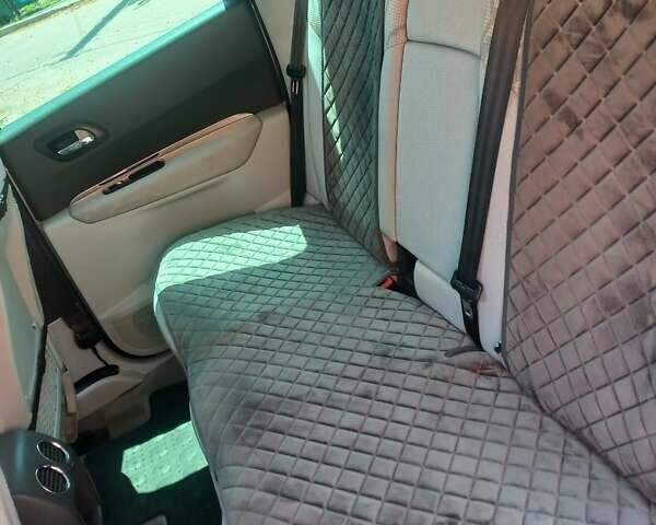 Серый Пежо 3008, объемом двигателя 1.56 л и пробегом 317 тыс. км за 7700 $, фото 12 на Automoto.ua