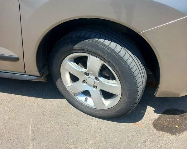 Серый Пежо 3008, объемом двигателя 1.56 л и пробегом 317 тыс. км за 7700 $, фото 7 на Automoto.ua