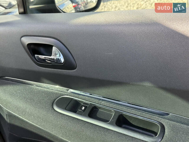 Пежо 3008 2010 в Стрые на Automoto.ua Серый Пежо 3008, объемом двигателя 1.6 л и пробегом 219 тыс. км за 9500 $, фото 41 на Automoto.ua