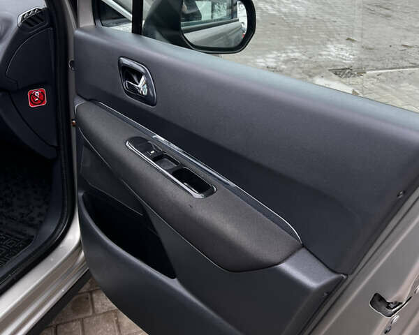 Серый Пежо 3008, объемом двигателя 1.6 л и пробегом 225 тыс. км за 8000 $, фото 36 на Automoto.ua