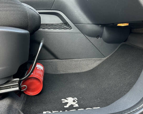 Пежо 3008 2010 в Ровно на Automoto.ua Серый Пежо 3008, объемом двигателя 1.6 л и пробегом 211 тыс. км за 8100 $, фото 23 на Automoto.ua