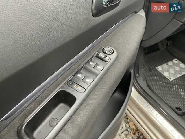 Серый Пежо 3008, объемом двигателя 1.56 л и пробегом 318 тыс. км за 7499 $, фото 18 на Automoto.ua