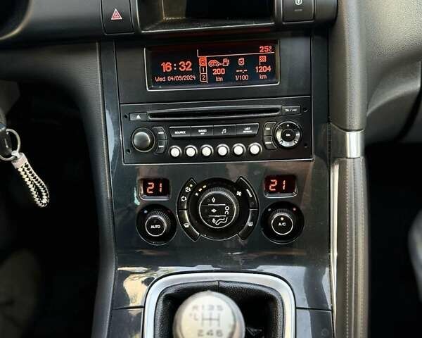 Серый Пежо 3008, объемом двигателя 1.6 л и пробегом 276 тыс. км за 8100 $, фото 4 на Automoto.ua