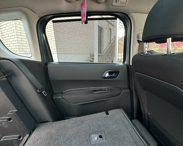 Пежо 3008 2010 в Ровно на Automoto.ua Серый Пежо 3008, объемом двигателя 1.6 л и пробегом 211 тыс. км за 8100 $, фото 12 на Automoto.ua