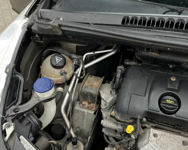 Серый Пежо 3008, объемом двигателя 1.6 л и пробегом 225 тыс. км за 8000 $, фото 29 на Automoto.ua