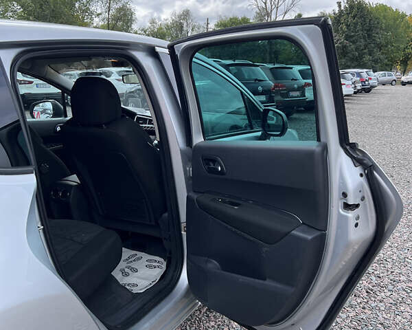 Серый Пежо 3008, объемом двигателя 1.56 л и пробегом 280 тыс. км за 7100 $, фото 16 на Automoto.ua