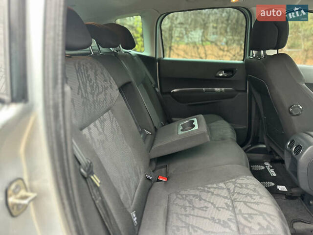 Серый Пежо 3008, объемом двигателя 1.56 л и пробегом 237 тыс. км за 7400 $, фото 10 на Automoto.ua