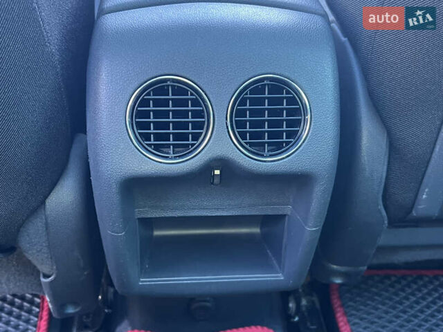 Сірий Пежо 3008, об'ємом двигуна 1.6 л та пробігом 250 тис. км за 8200 $, фото 38 на Automoto.ua