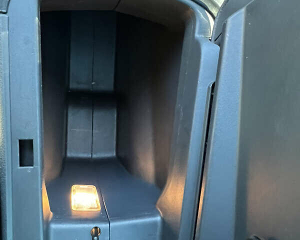 Сірий Пежо 3008, об'ємом двигуна 1.6 л та пробігом 250 тис. км за 8200 $, фото 45 на Automoto.ua