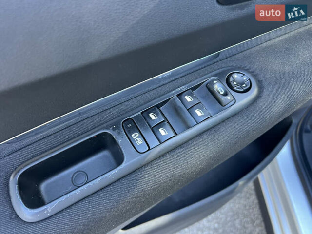 Сірий Пежо 3008, об'ємом двигуна 1.6 л та пробігом 250 тис. км за 8200 $, фото 30 на Automoto.ua