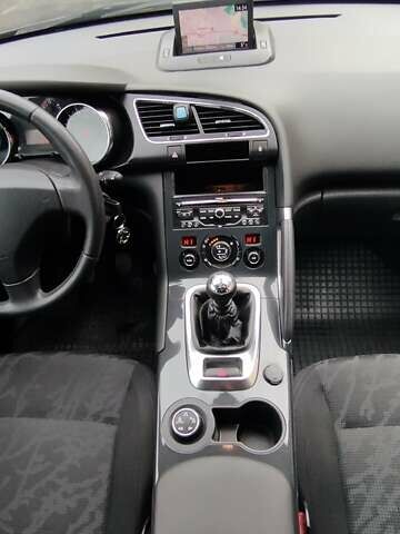 Сірий Пежо 3008, об'ємом двигуна 1.56 л та пробігом 272 тис. км за 8350 $, фото 8 на Automoto.ua