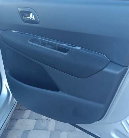 Серый Пежо 3008, объемом двигателя 1.6 л и пробегом 185 тыс. км за 8300 $, фото 18 на Automoto.ua