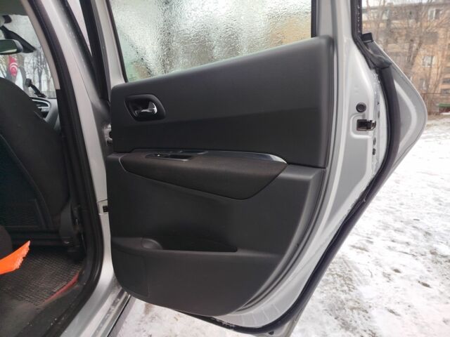 Серый Пежо 3008, объемом двигателя 1.6 л и пробегом 204 тыс. км за 7500 $, фото 4 на Automoto.ua