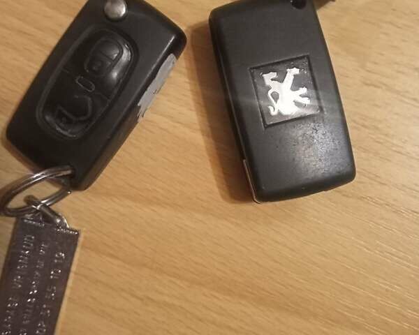 Серый Пежо 3008, объемом двигателя 1.6 л и пробегом 265 тыс. км за 8650 $, фото 42 на Automoto.ua