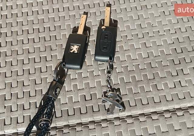 Серый Пежо 3008, объемом двигателя 1.6 л и пробегом 185 тыс. км за 8300 $, фото 11 на Automoto.ua