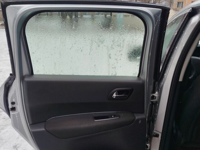 Серый Пежо 3008, объемом двигателя 1.6 л и пробегом 204 тыс. км за 7500 $, фото 6 на Automoto.ua