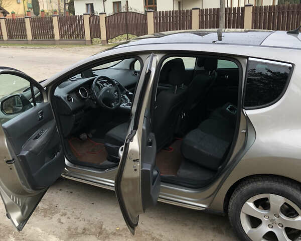 Сірий Пежо 3008, об'ємом двигуна 1.56 л та пробігом 241 тис. км за 9600 $, фото 5 на Automoto.ua