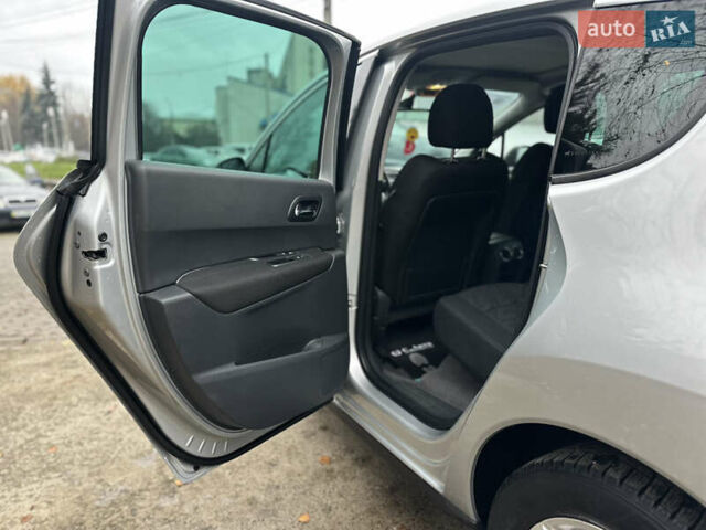 Серый Пежо 3008, объемом двигателя 1.56 л и пробегом 237 тыс. км за 7400 $, фото 21 на Automoto.ua