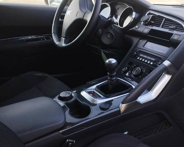 Серый Пежо 3008, объемом двигателя 1.56 л и пробегом 257 тыс. км за 8800 $, фото 5 на Automoto.ua