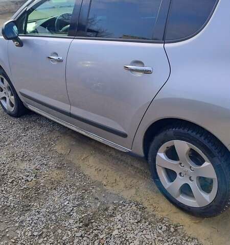 Серый Пежо 3008, объемом двигателя 2 л и пробегом 237 тыс. км за 10000 $, фото 1 на Automoto.ua