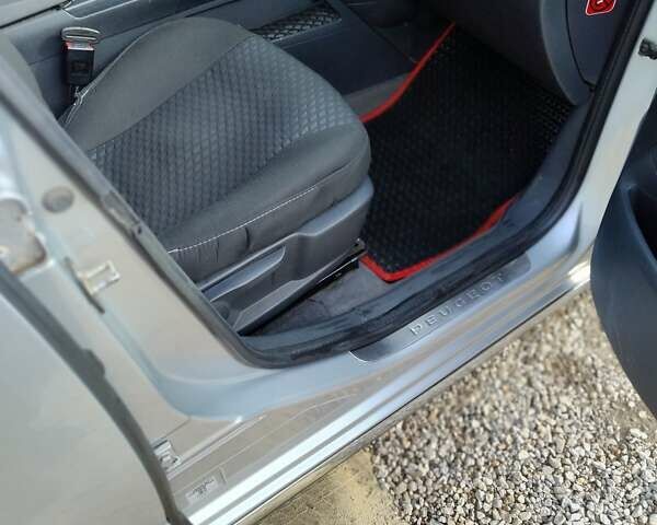 Серый Пежо 3008, объемом двигателя 2 л и пробегом 237 тыс. км за 10000 $, фото 5 на Automoto.ua