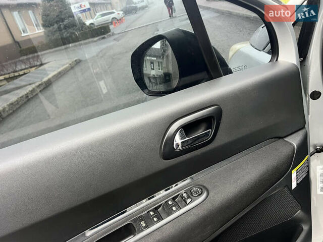 Сірий Пежо 3008, об'ємом двигуна 1.6 л та пробігом 189 тис. км за 8800 $, фото 10 на Automoto.ua
