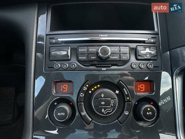 Серый Пежо 3008, объемом двигателя 1.56 л и пробегом 263 тыс. км за 9150 $, фото 99 на Automoto.ua