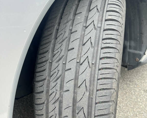 Сірий Пежо 3008, об'ємом двигуна 2 л та пробігом 286 тис. км за 11000 $, фото 25 на Automoto.ua