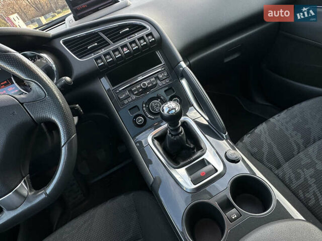Серый Пежо 3008, объемом двигателя 1.56 л и пробегом 263 тыс. км за 9150 $, фото 95 на Automoto.ua