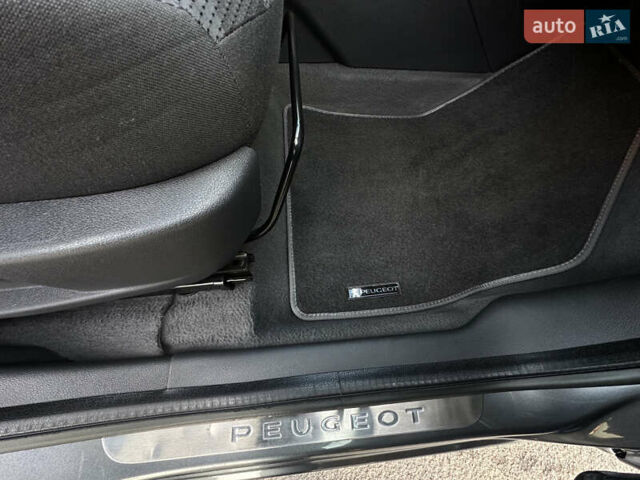 Серый Пежо 3008, объемом двигателя 1.56 л и пробегом 263 тыс. км за 9150 $, фото 114 на Automoto.ua