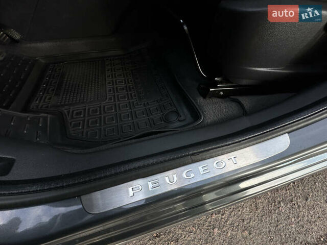 Серый Пежо 3008, объемом двигателя 1.56 л и пробегом 263 тыс. км за 9150 $, фото 64 на Automoto.ua
