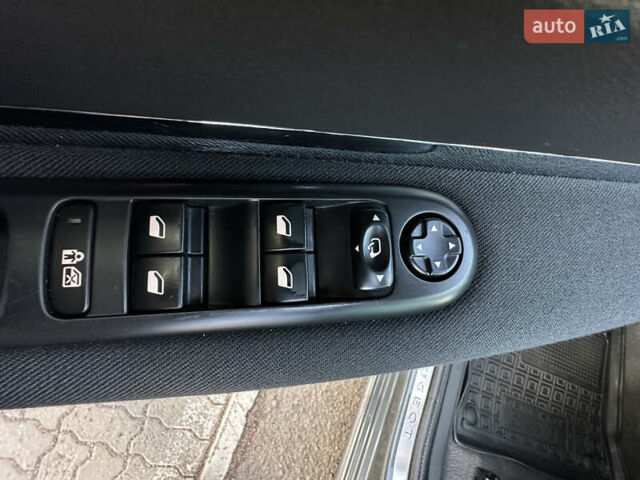 Серый Пежо 3008, объемом двигателя 1.56 л и пробегом 263 тыс. км за 9150 $, фото 60 на Automoto.ua