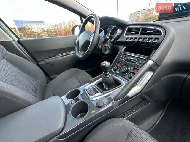 Серый Пежо 3008, объемом двигателя 1.56 л и пробегом 263 тыс. км за 9150 $, фото 123 на Automoto.ua