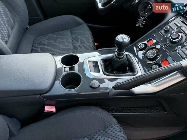 Серый Пежо 3008, объемом двигателя 1.6 л и пробегом 231 тыс. км за 9350 $, фото 86 на Automoto.ua